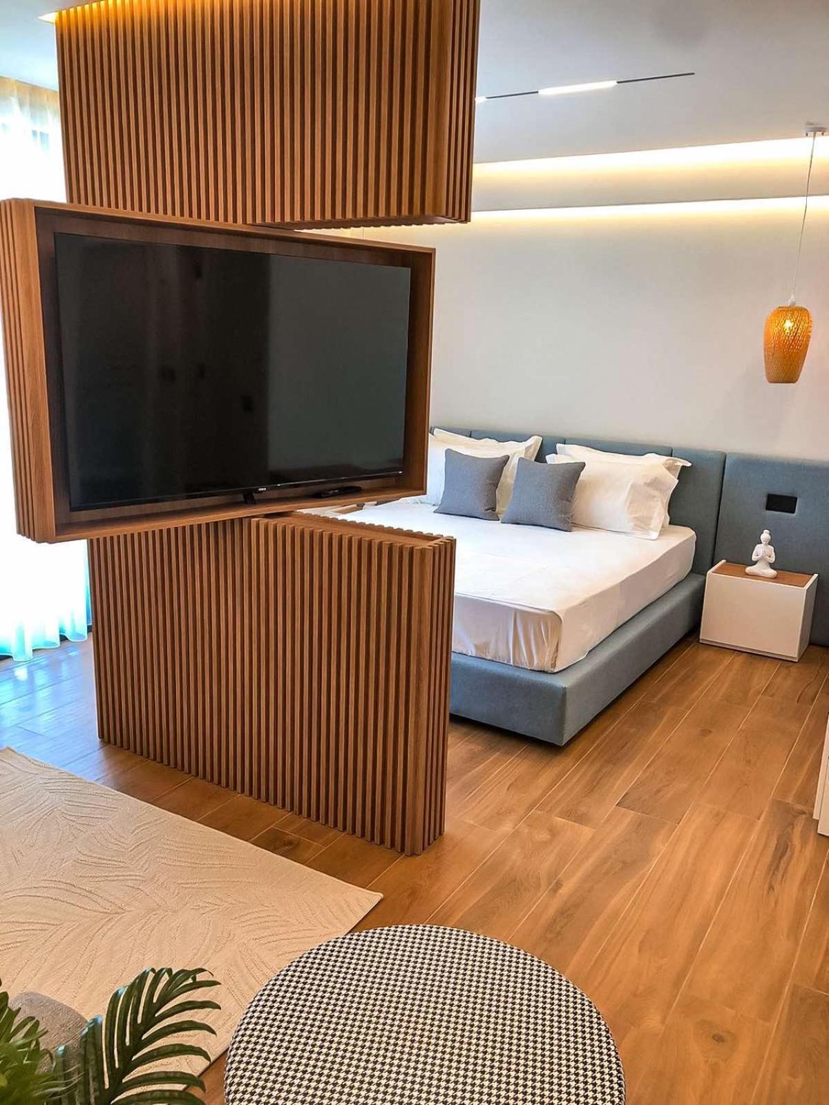 Hotel Teuta Улцинь Экстерьер фото