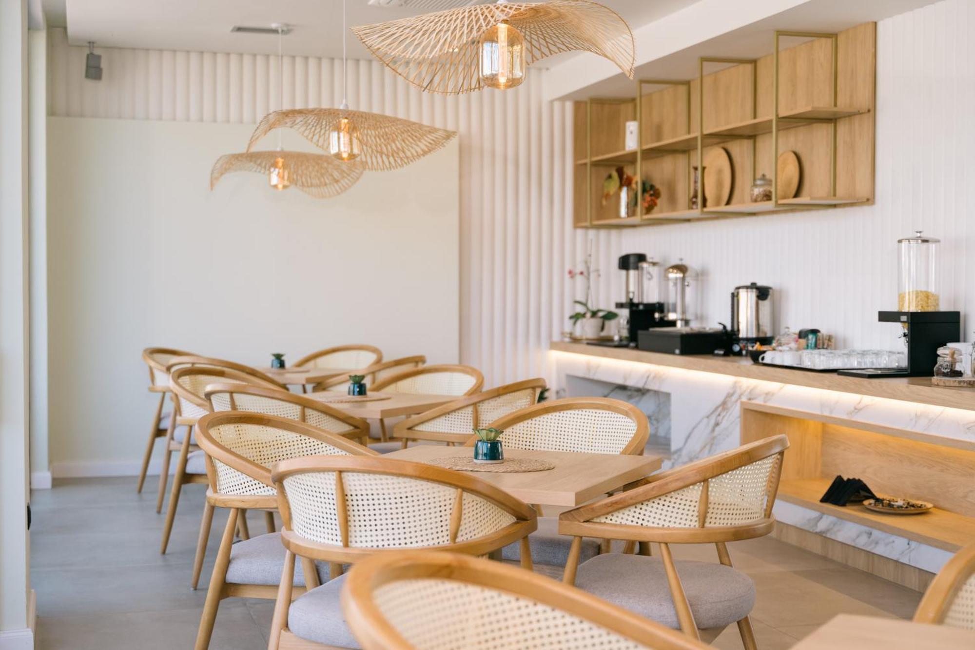 Hotel Teuta Улцинь Экстерьер фото
