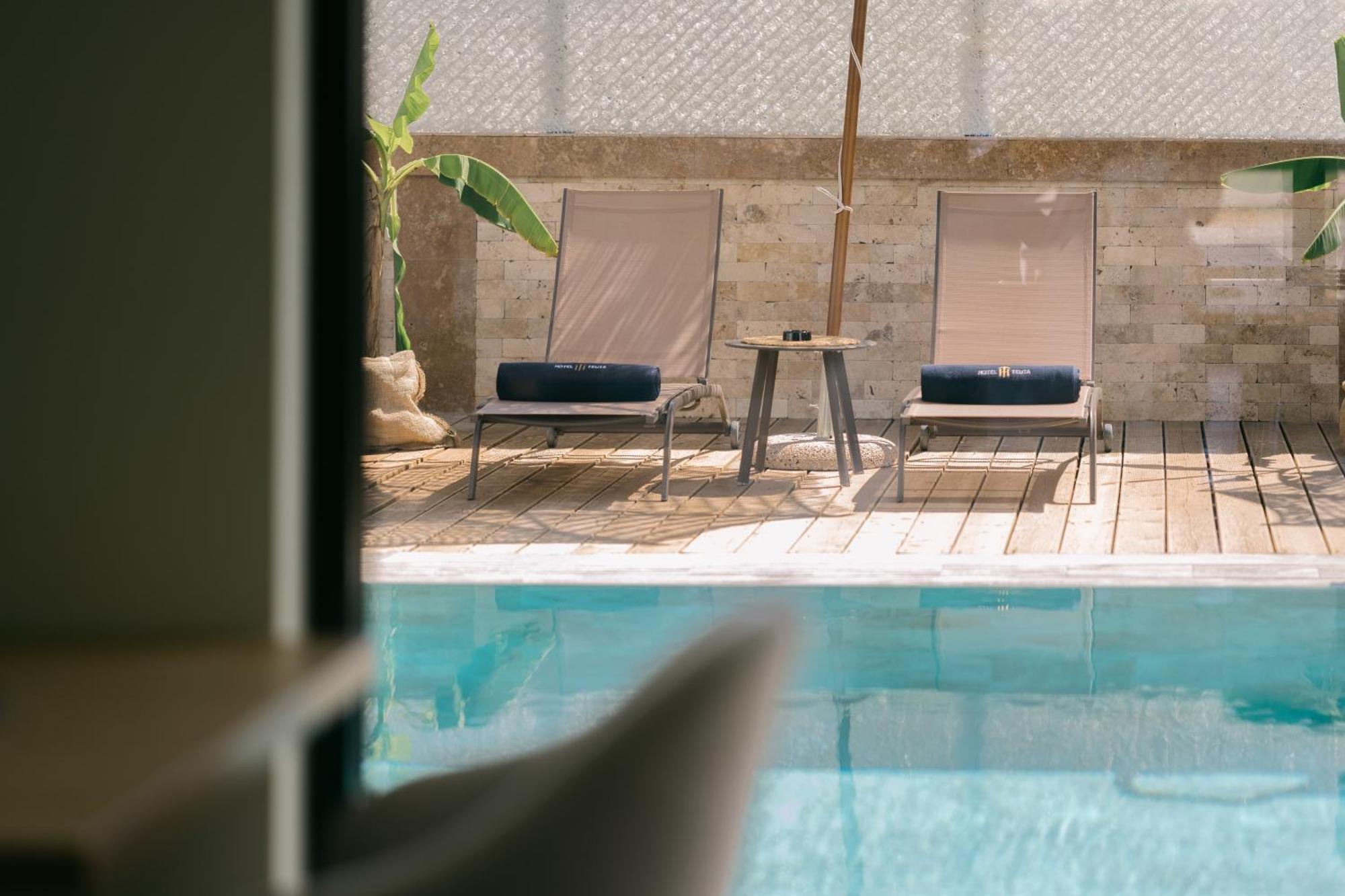 Hotel Teuta Улцинь Экстерьер фото