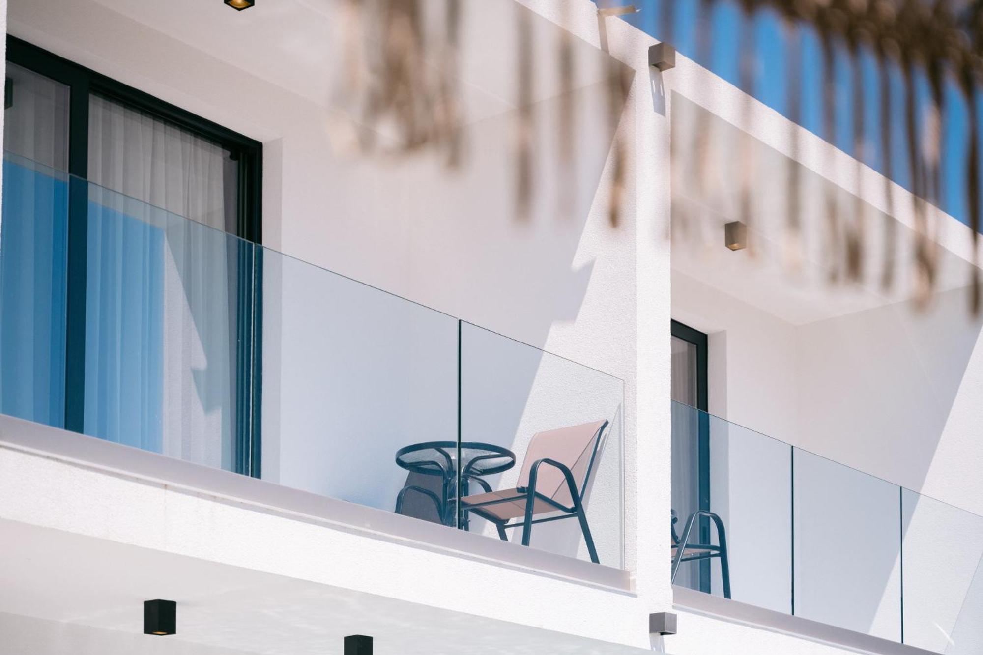 Hotel Teuta Улцинь Экстерьер фото