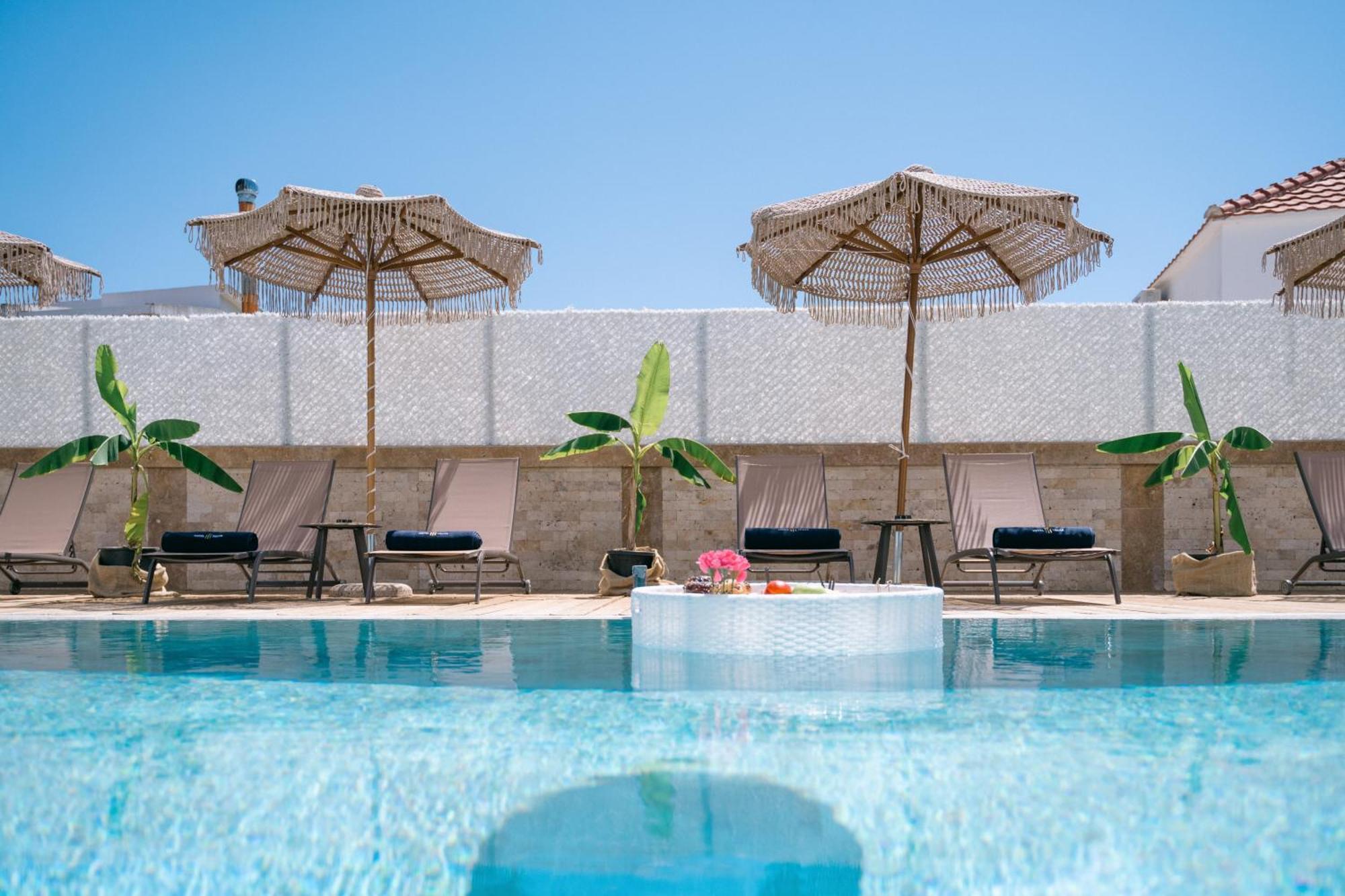 Hotel Teuta Улцинь Экстерьер фото