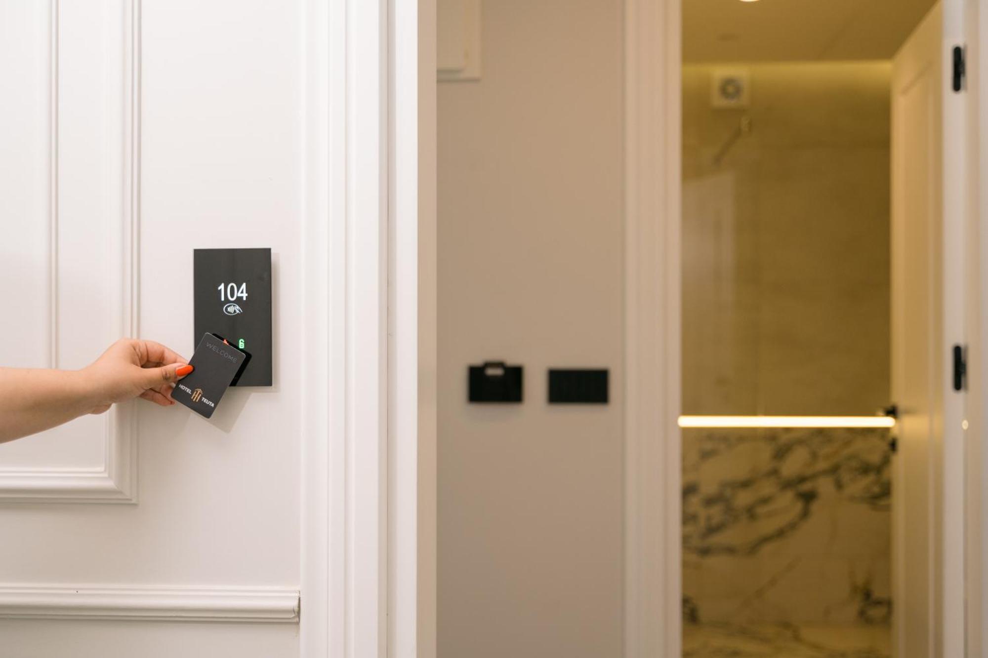 Hotel Teuta Улцинь Экстерьер фото