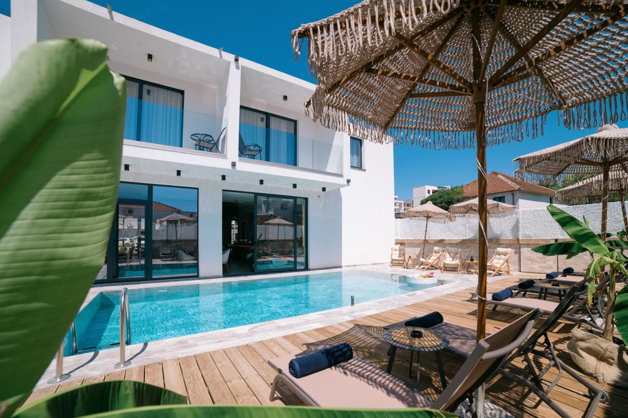 Hotel Teuta Улцинь Экстерьер фото