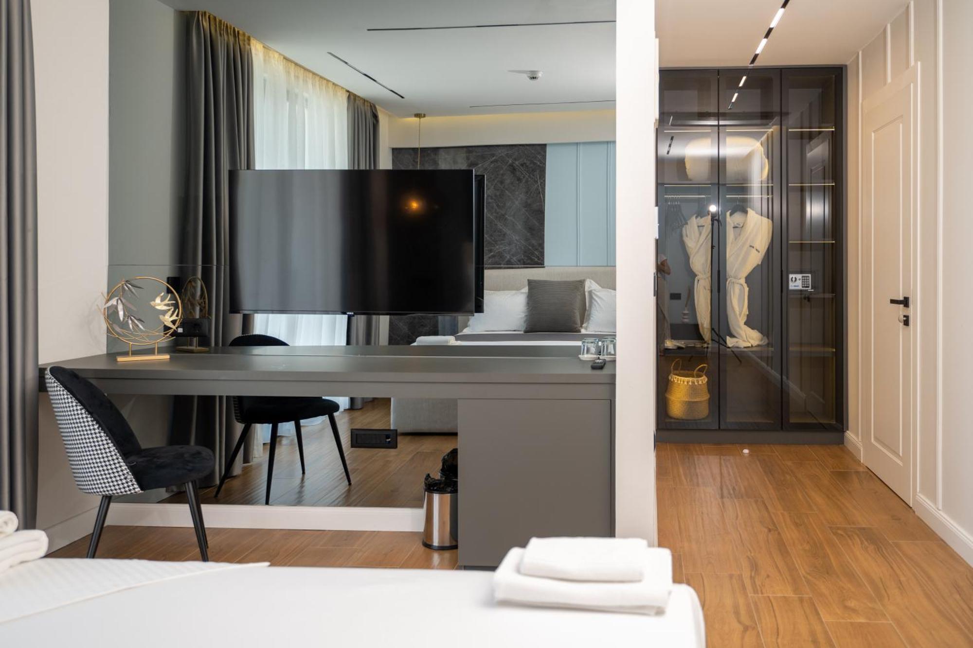 Hotel Teuta Улцинь Экстерьер фото
