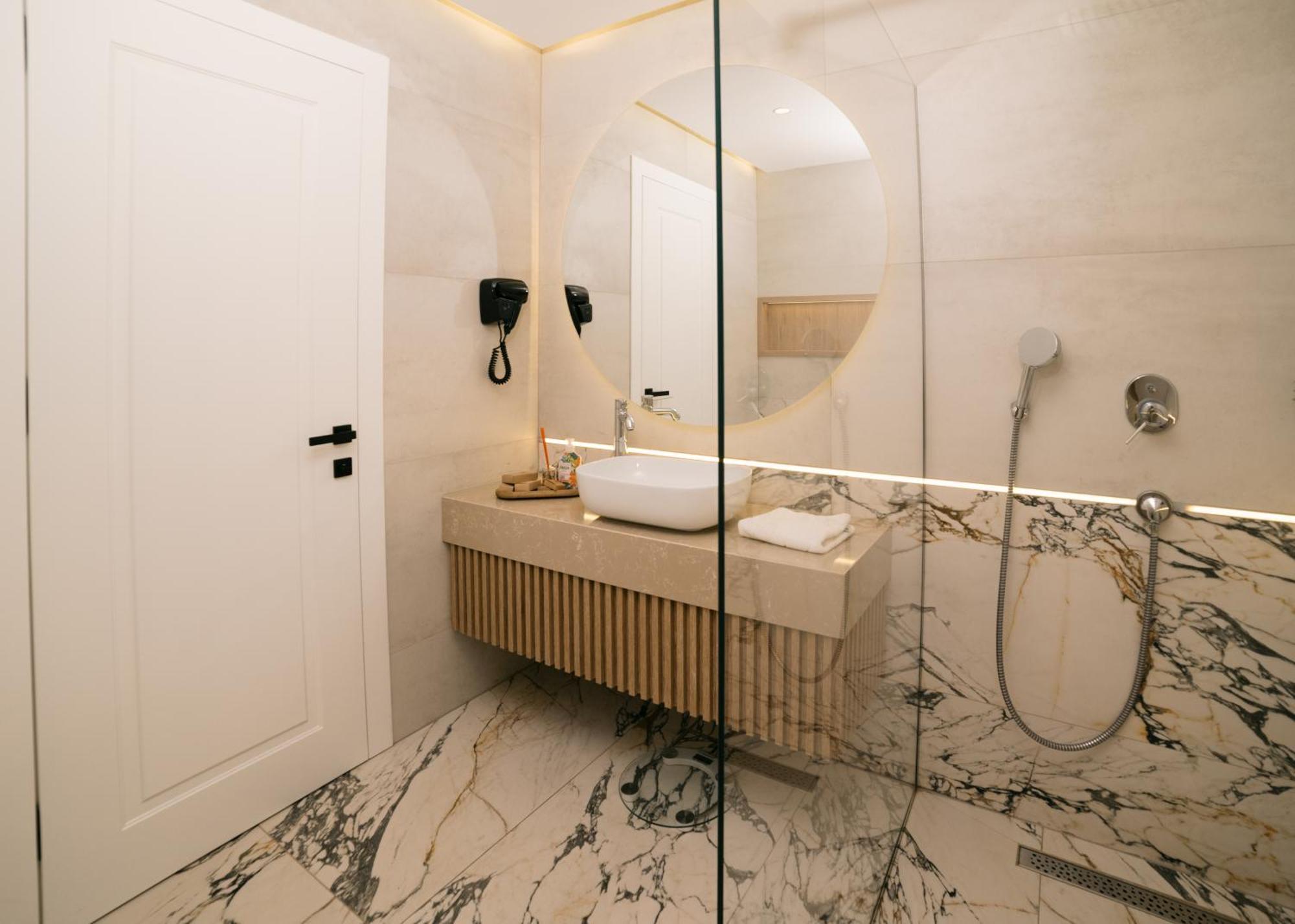 Hotel Teuta Улцинь Экстерьер фото